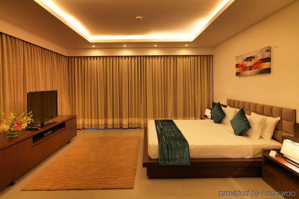 24 Tech Hotel Бангалор Екстериор снимка