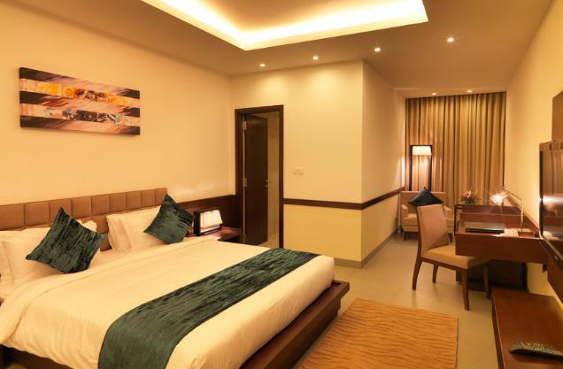 24 Tech Hotel Бангалор Екстериор снимка